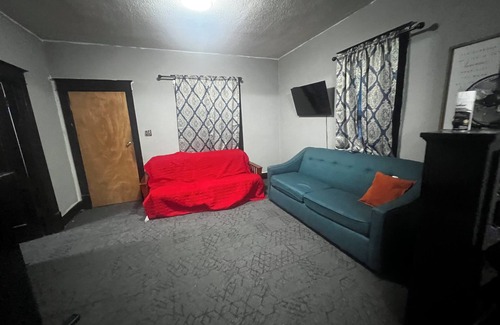 Roosevelt Apartamento | Cozy 2-bedroom apartment in charming Fargo with AC, WiFi