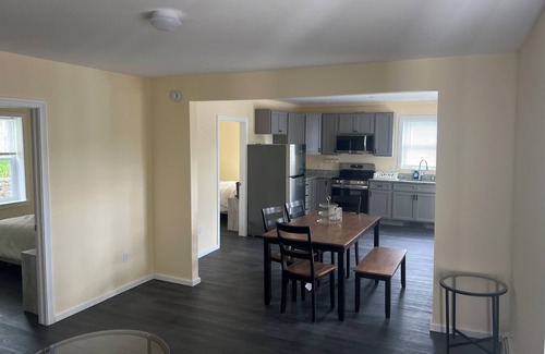 Guild Apartamento | Cozy 2-bedroom apt-1 in Lakes Region with AC, WiFi, Pet friendly 2 queen beds