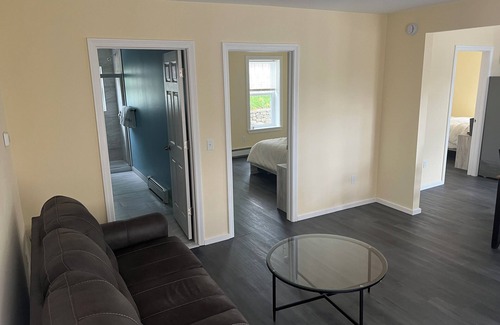Guild Apartamento | Cozy 2-bedroom apt-1 in Lakes Region with AC, WiFi, Pet friendly 2 queen beds
