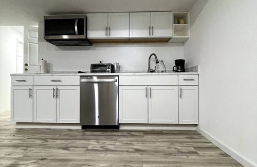 Great Falls Casa | Cozy 2-bedroom Basement in Wonderful Great Falls with WiFi