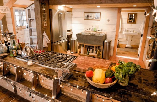 South Londonderry Cabina | Cozy 2-bedroom cabin in enjoyable Londonderry with AC with hot tub and sauna