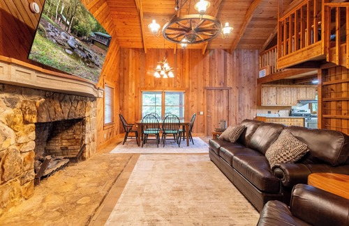Chatsworth Cabina | Cozy 2-bedroom cabin in charming Chatsworth, Georgia