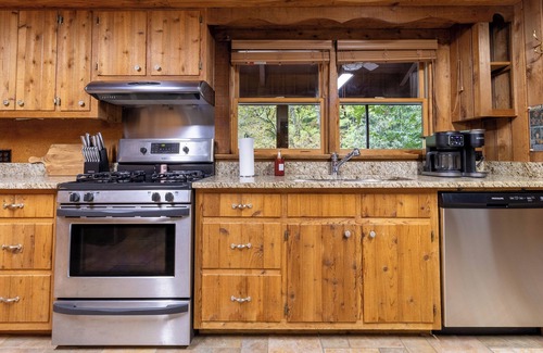 Chatsworth Cabina | Cozy 2-bedroom cabin in charming Chatsworth, Georgia