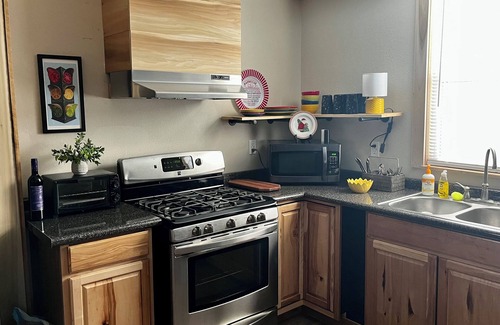 Lexington Cabina | Cozy 2-bedroom cabin in charming Lexington with WiFi, AC