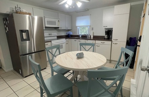 Dennis Port Condominio | Cozy 2-bedroom condo in charming Dennisport with WiFi, AC