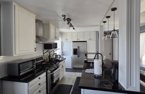 Lake Forest Condominio | Cozy 2-bedroom condo with WiFi, AC in lovely Lake Forest.