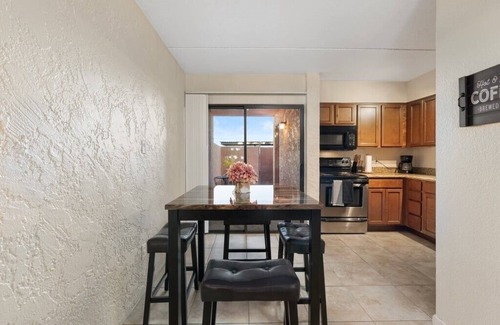 Papago Parkway Condominio | Cozy 2-bedroom condo with AC in Prime Scottsdale