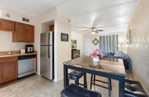 Papago Parkway Condominio | Cozy 2-bedroom condo with AC in Prime Scottsdale