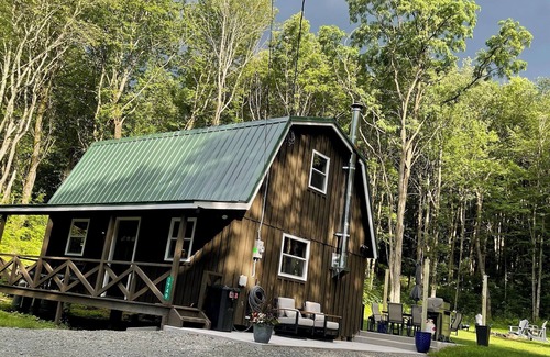 Thompson Cabaña | Cozy 2-bedroom cottage with WiFi, AC, and Hot Tub on 10 acres.
