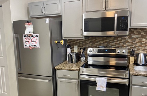 Peachtree Corners Casa | Cozy 2 Bedroom Family Retreat with Adjustable Bed, Arcade, Waffle Bar & Firepit