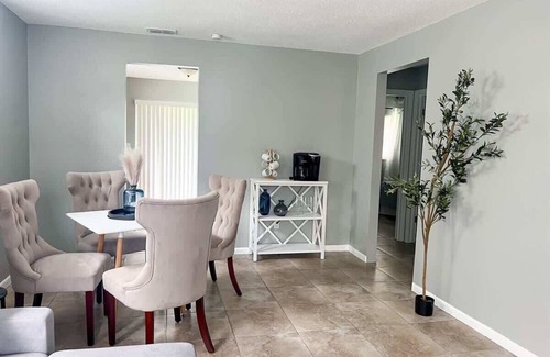 Dade City Casa | 🌻 Cozy 2 Bedroom Home, Dade City #2 | Perfect for Short or Extended Stays!