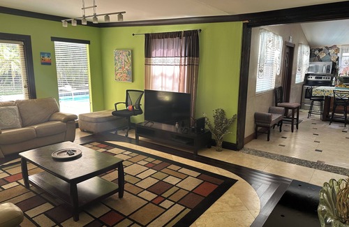North Central Hollywood Casa | Cozy 2 bedroom house w Pool & Tropical garden.