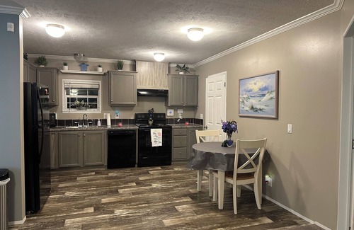 Millfield Casa | Cozy 2-bedroom house in Millfield near Bailey's Trails and on many riding routes
