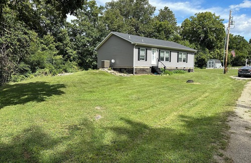 Millfield Casa | Cozy 2-bedroom house in Millfield near Bailey's Trails and on many riding routes