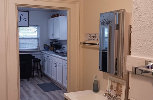 Port Huron Casa | Cozy 2-bedroom house in Port Huron near Blue Water Bridge. WiFi and satellite TV