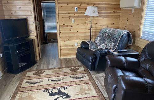 Grassy Butte Cabina | Cozy 2 bedroom Log Cabin