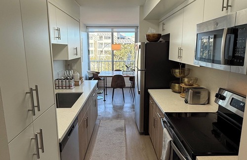 Ocean Park Apartamento | Cozy 2-bedroom Oasis apartment in Santa Monica, w/all amenities optimal Location