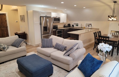 Heiskell Cabaña | Cozy 2-bedroom rural coach house convenient to I-75 and the Knoxville area.