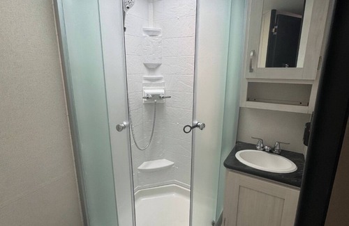 Galliano Casa | Cozy 2-bedroom RV in brilliant Galliano with AC