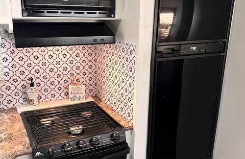 East County Civic Group Casa | Cozy 2-bedroom RV in excellent Valrico/Tampa with WiFi, AC, Heat, Hot water