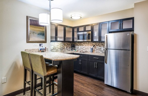 Altoona Condominio | Acogedora suite de 2 dormitorios | Desayuno gratuito, Wi-Fi gratuito, piscina cubierta y bañera de hidromasaje