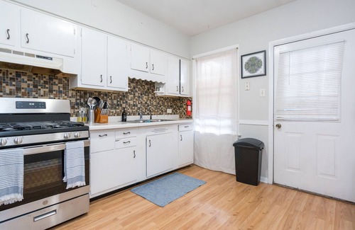 Chicago Lawn Apartamento | Cozy 2- bedroom w/ patio mins from Midway Airport