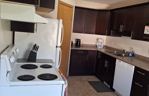 Brandon Casa | Cozy 2 Bedrooms in a stylish home in Central Brandon