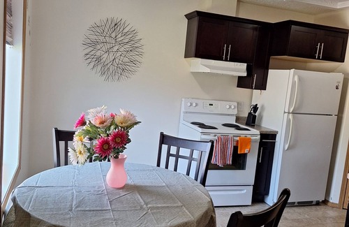 Brandon Casa | Cozy 2 Bedrooms in a stylish home in Central Brandon