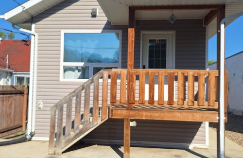 Brandon Casa | Cozy 2 Bedrooms in a stylish home in Central Brandon
