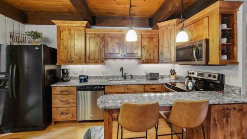 Warrior's Mark Casa | Cozy 2 BR Condo in Town Walk to Main St Skiing