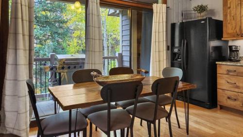 Warrior's Mark Casa | Cozy 2 BR Condo in Town Walk to Main St Skiing