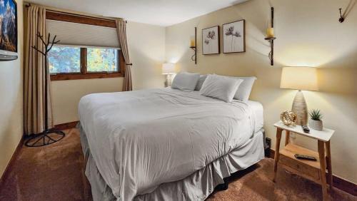 Warrior's Mark Casa | Cozy 2 BR Condo in Town Walk to Main St Skiing