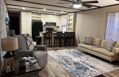 Bucks Casa | Cozy 2-BR MH in wonderful country setting. Short drive to Industrial Plants