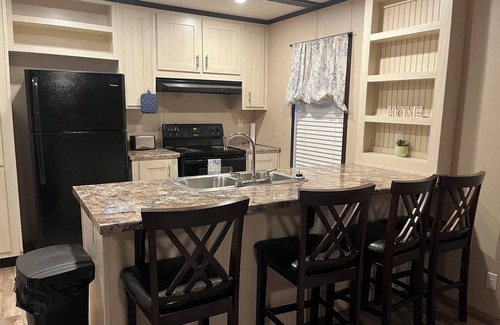 Bucks Casa | Cozy 2-BR MH in wonderful country setting. Short drive to Industrial Plants