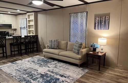 Bucks Casa | Cozy 2-BR MH in wonderful country setting. Short drive to Industrial Plants