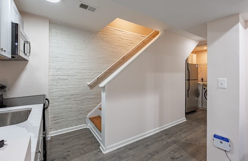 Brightwood Park Condominio | Cozy 2 BR Near Public Transportation and Downtown