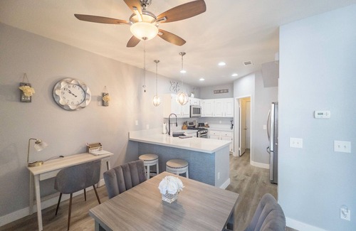 Green Valley Ranch Condominio | Cozy 2-Master bedroom condo with private bathrooms located next to The District.