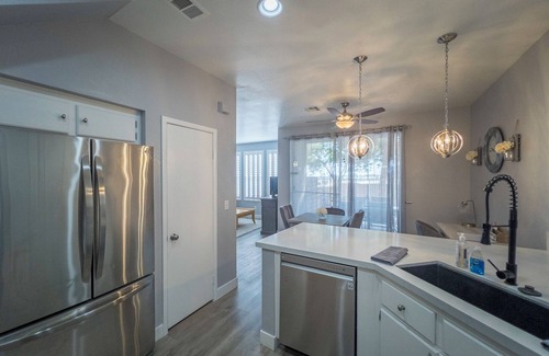 Green Valley Ranch Condominio | Cozy 2-Master bedroom condo with private bathrooms located next to The District.