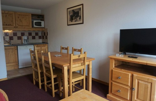Orcieres-Merlette Apartamento | Cozy 2-Room Cabin for 6 with Free WiFi, Parking, and Balcony - Close to Slopes and Shuttle