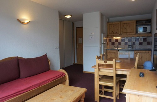 Orcieres-Merlette Apartamento | Cozy 2-Room Cabin for 6 with Free WiFi, Parking, and Balcony - Close to Slopes and Shuttle