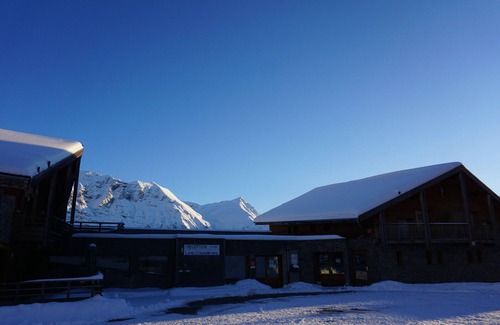 Orcieres-Merlette Apartamento | Cozy 2-Room Cabin for 6 with Free WiFi, Parking, and Balcony - Close to Slopes and Shuttle