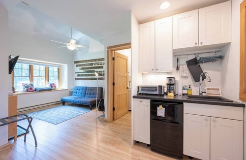 Ephraim Cabaña | Cozy 2-Unit Duplex | 1 block to Sunsets & Dining