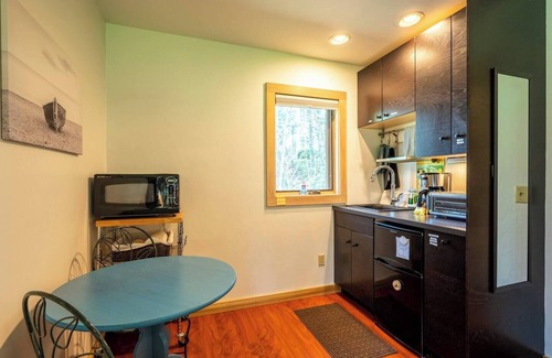 Ephraim Cabaña | Cozy 2-Unit Duplex | 1 block to Sunsets & Dining