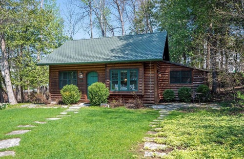 Ephraim Cabaña | Cozy 2-Unit Duplex | 1 block to Sunsets & Dining