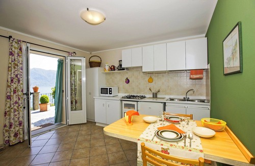 Gonte Apartamento | Acogedor apartamento 2½-habitación con terraza y fantásticas vistas del lago