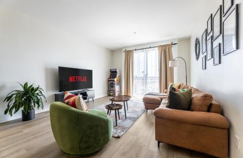 Del Rey Apartamento | Cozy 2BD Retreat in MarinaDelRey!Free Parking and Swiming Pool