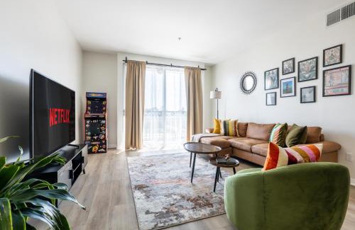 Del Rey Apartamento | Cozy 2BD Retreat in MarinaDelRey!Free Parking&Pool