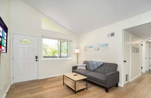 Southpoint Casa | Cozy 2BR/1BA apartment in Southside Jax - perfect for couples, families, or business travelers