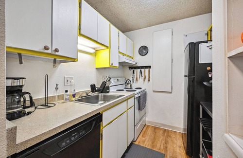 Southeast Apartamento | Cozy 2BR/1BA Apt - Close to Denver University!