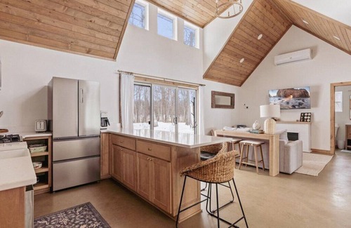 Ossipee Cabina | Cozy 2BR 2Bath Waterfront Cabin! Firepit, Porch, Games, Stunning Sunset
